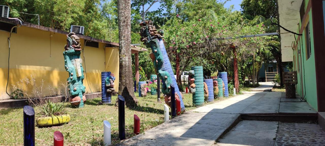 Villas Del Carmen Hostal Palenque Εξωτερικό φωτογραφία